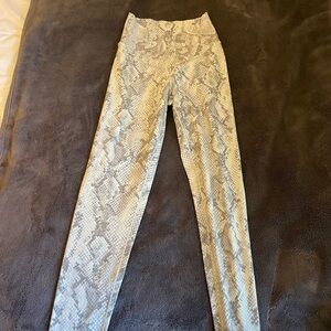 offline aerie - white leggings - size M